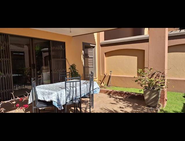 3 BEDROOM PROPERTY TO RENT IN LAKEFIELD